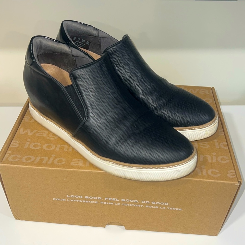 Good shape Dr Scholl’s Black Leather Wedge Booties